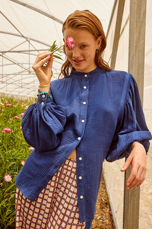 BILLOW SLEEVE BLOUSE IN AZURE