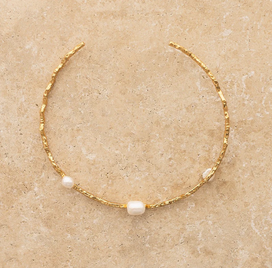 GAIA, the pearl choker