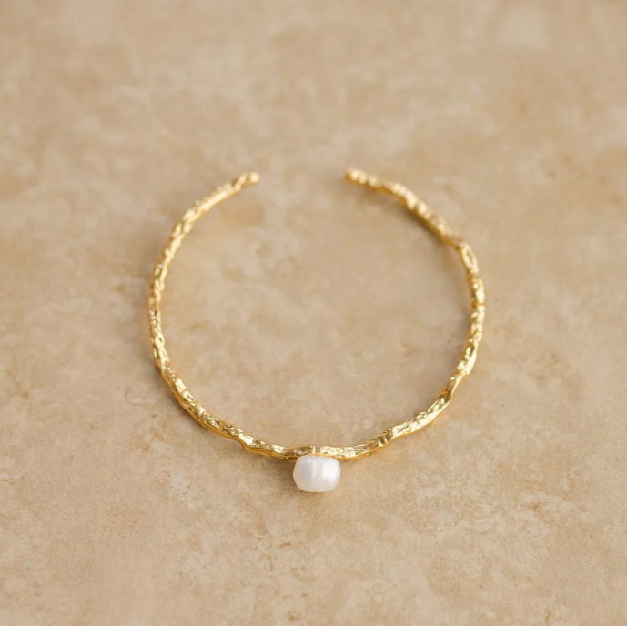 GAIA, the pearl cuff